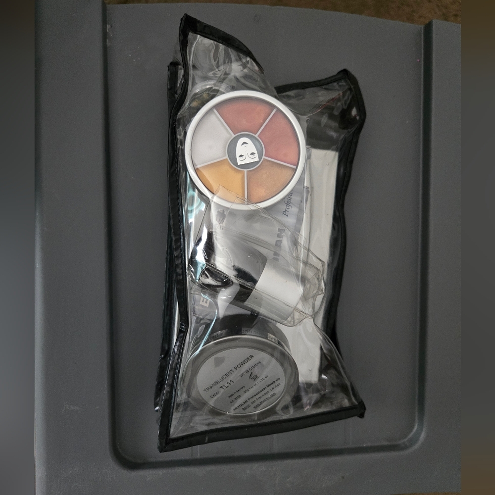 Kryolan Makeup Kit with Palette and Accessories